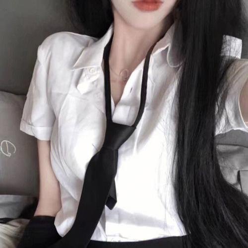 《情敌蜜月》封面